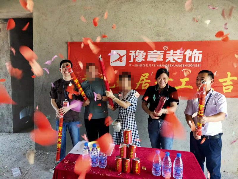恭祝翠湖小區(qū)吳女士愛家開工大吉??！